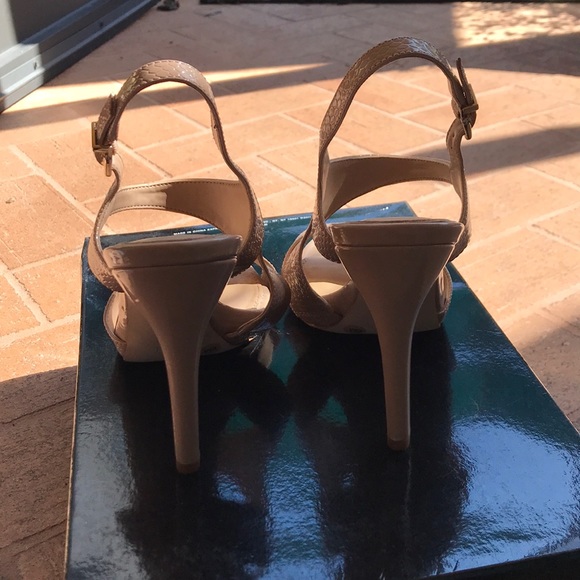 Gianni Bini heels, natural in size 6 - Picture 3 of 4